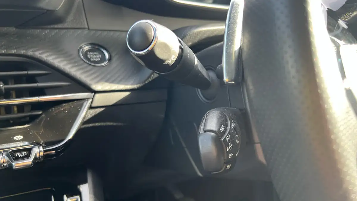 2022-peugeot-208-12-puretech-gt-100bhp-eat8-big-26
