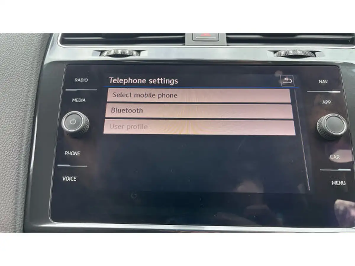 2018-volkswagen-golf-10-tsi-se-nav-110ps-ss-hatchback-5d-big-24