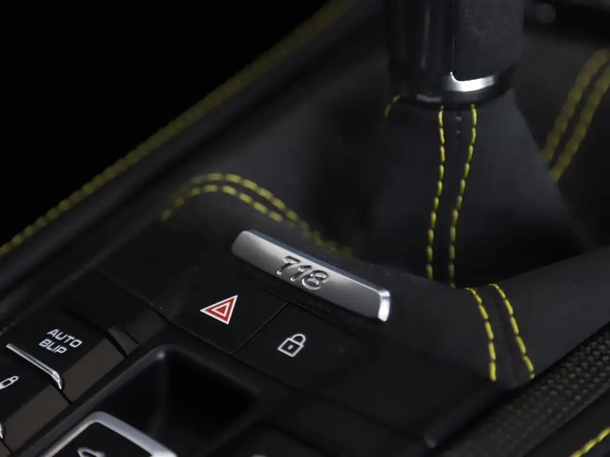 2020-porsche-boxster-718-40-spyder-big-36