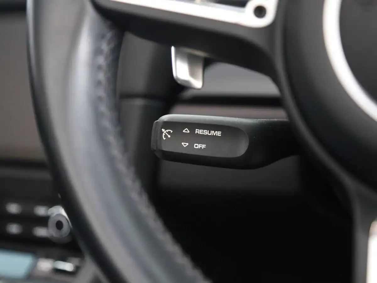 2020-porsche-boxster-718-20-boxster-t-pdk-big-24