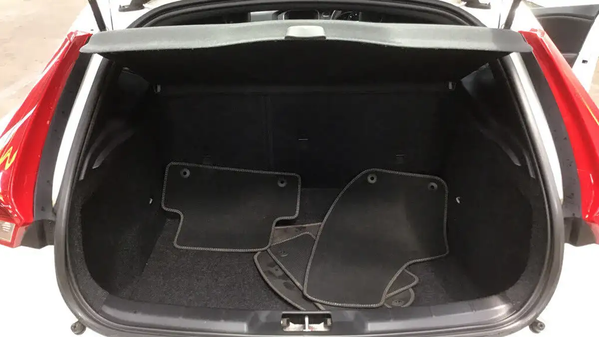 2016-volvo-v40-20td-d3-r-design-nav-big-10