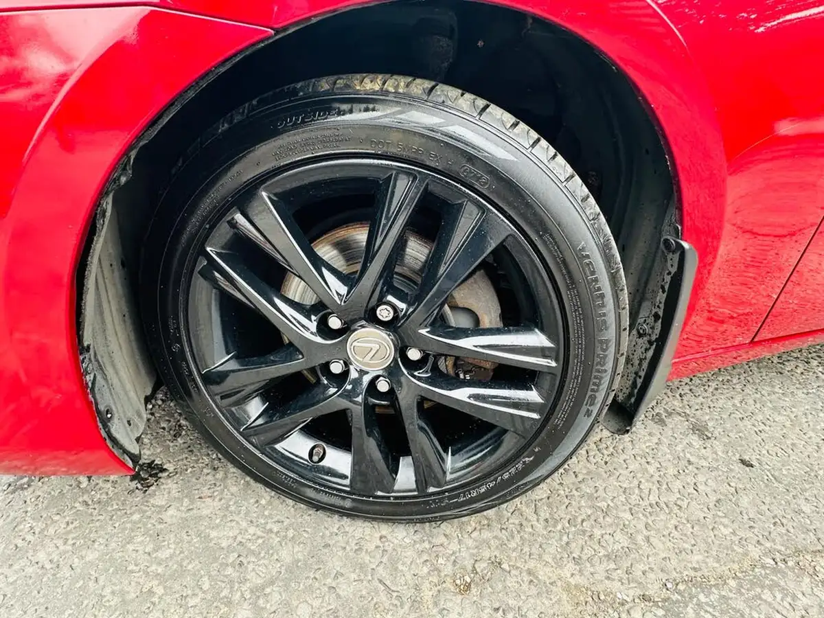 2017-lexus-is-300h-25-advance-big-39