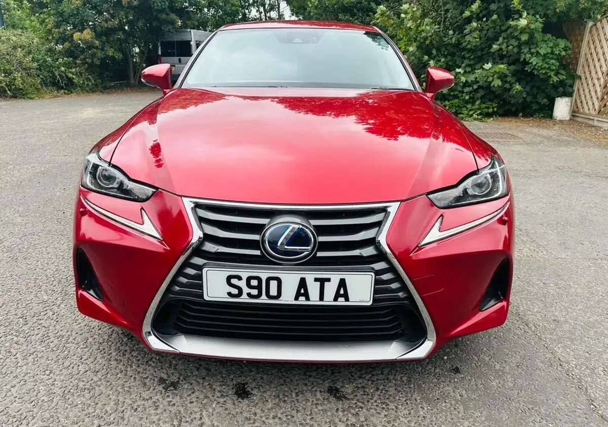 2017-lexus-is-300h-25-advance-big-11