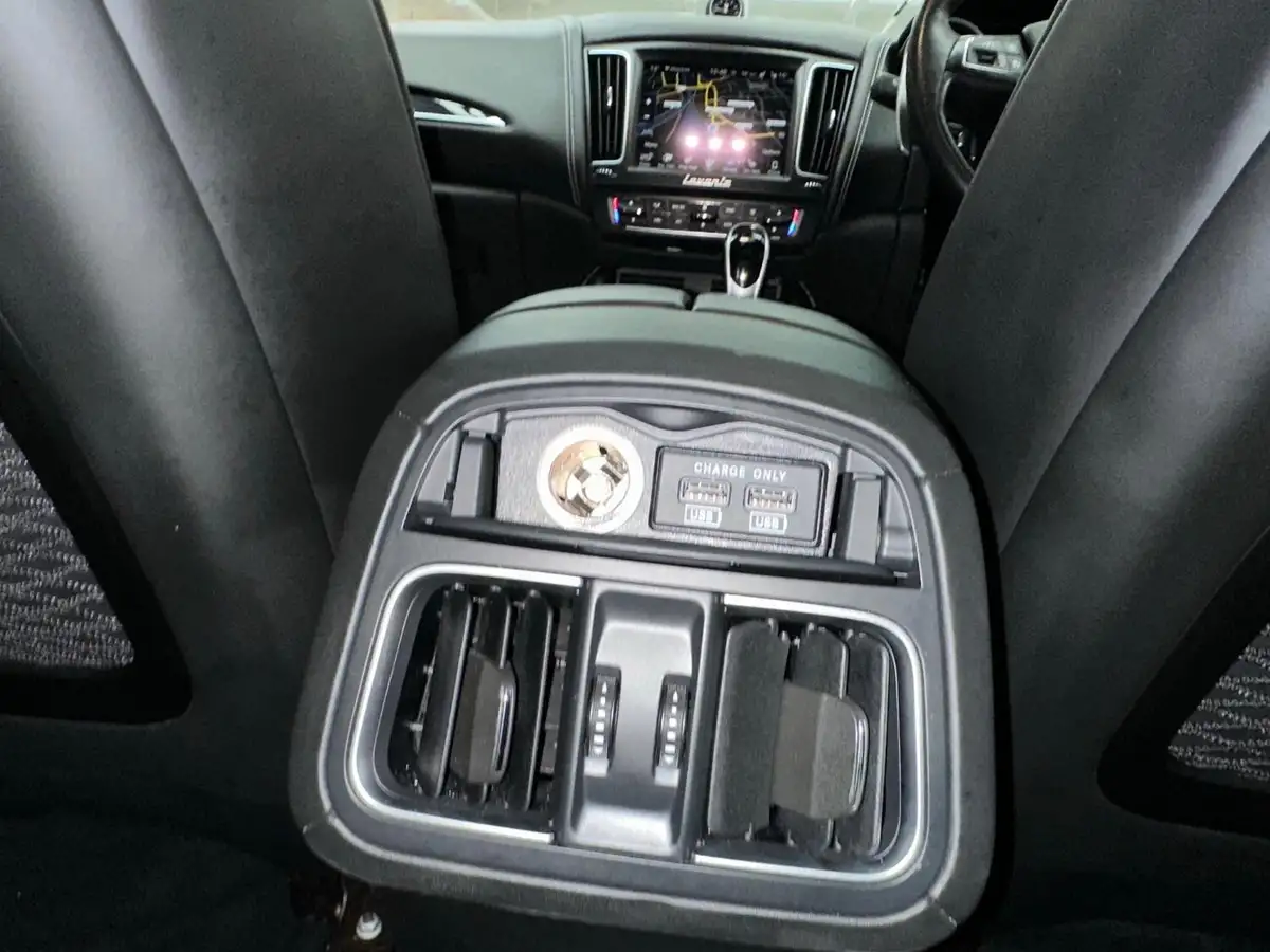 2017-maserati-levante-30td-4x4-no-trim-big-21