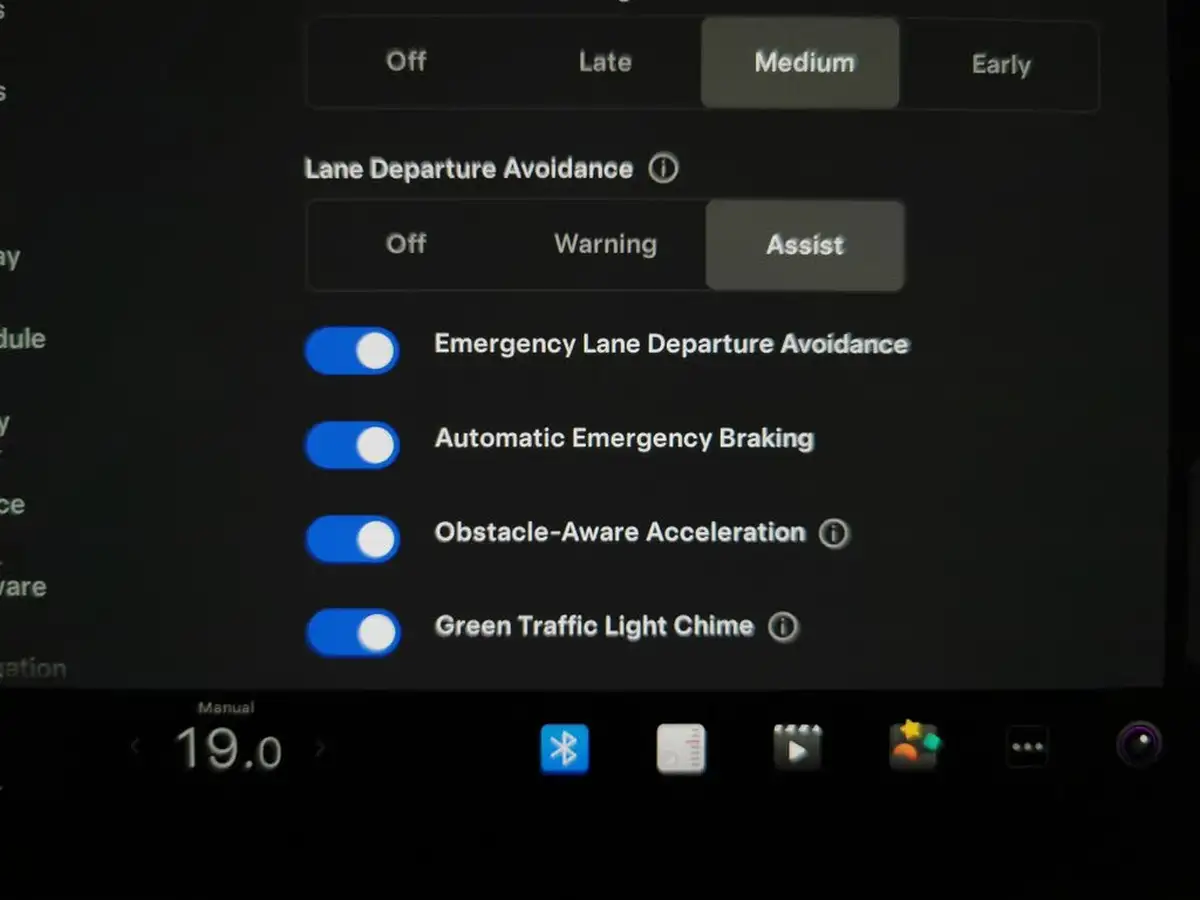 2021-tesla-model-3-e-long-range-awd-big-26