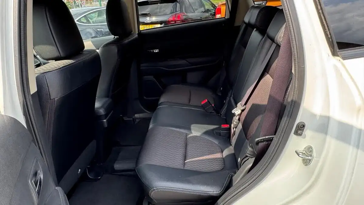 2015-mitsubishi-outlander-20-gx3h-phev-5st-big-19