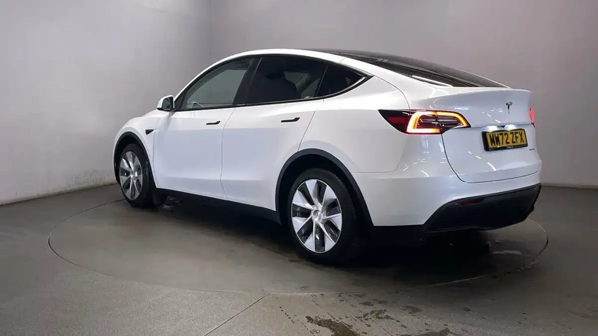2022-tesla-model-y-e-long-range-big-5