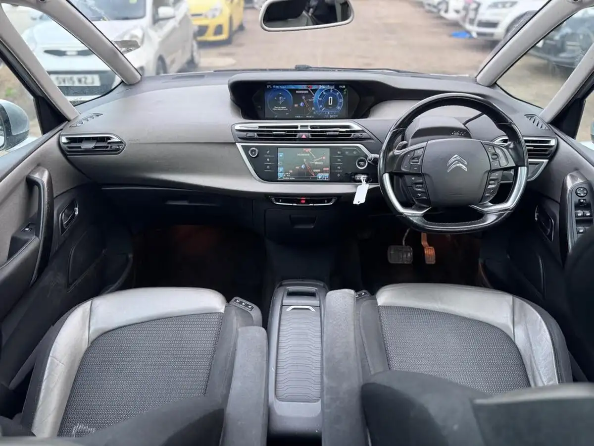 2014-citroen-grand-c4-picasso-16e-hdi-exclusive-etg6-big-31