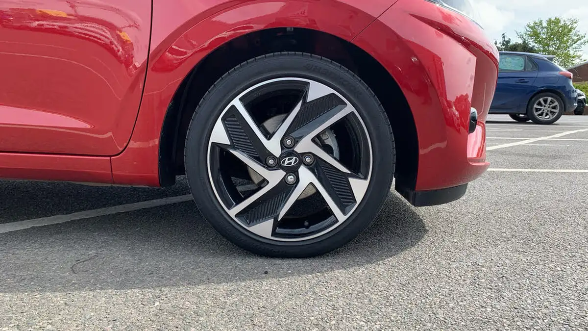 2022-hyundai-i10-12-premium-big-14