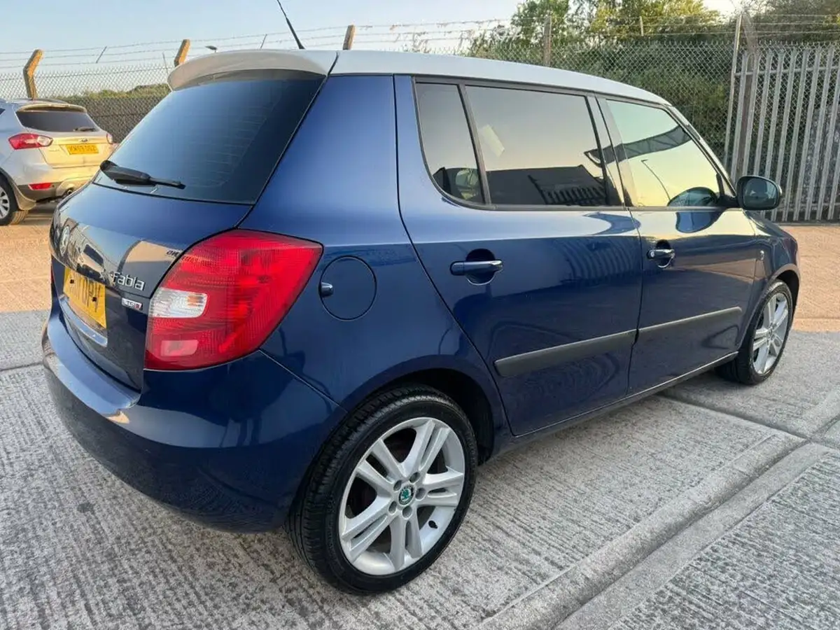 2011-skoda-fabia-12-elegance-tsi-105bhp-hatchback-1197cc-big-12
