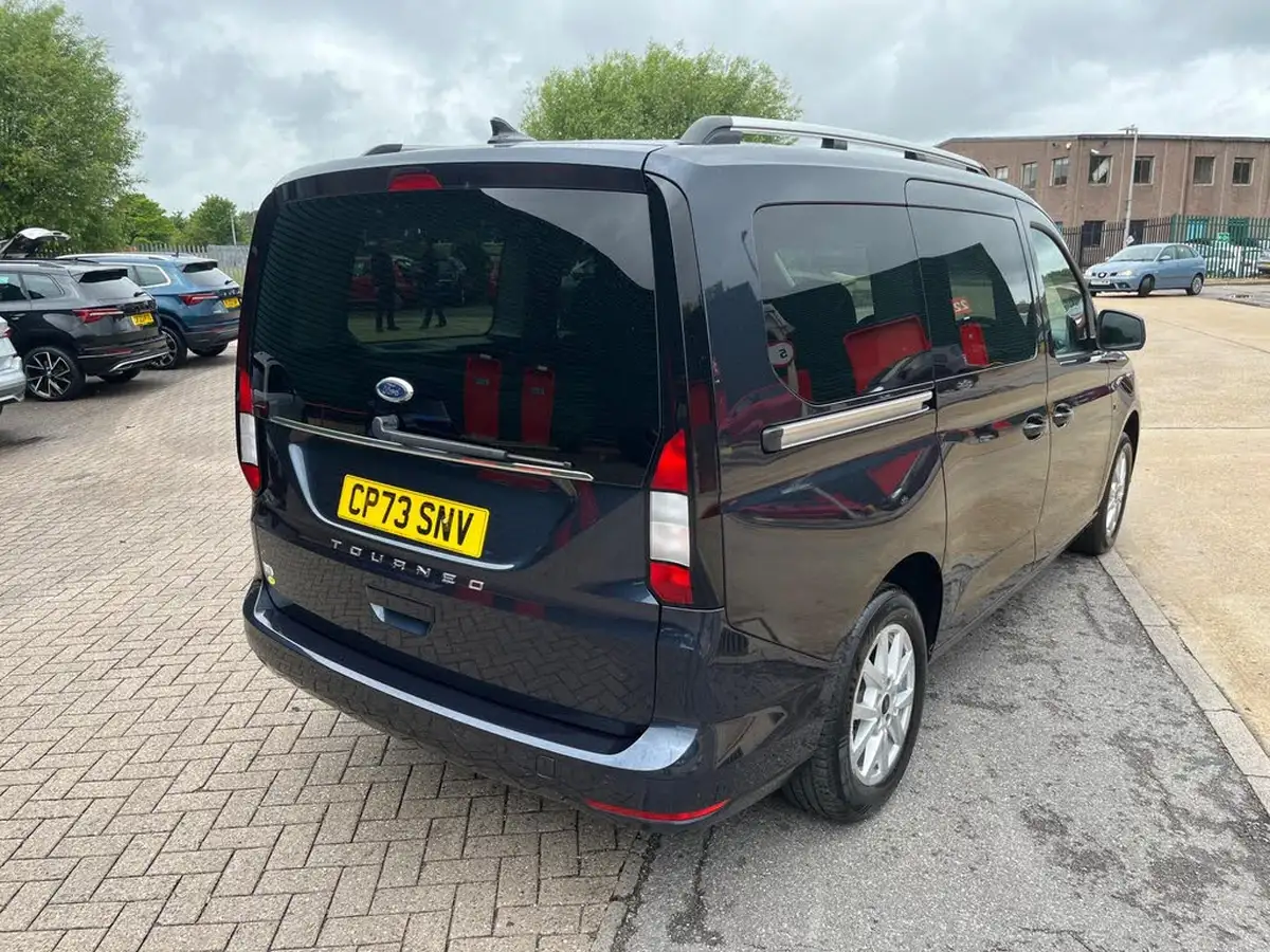 2024-ford-tourneo-connect-15-titanium-115ps-auto-big-9