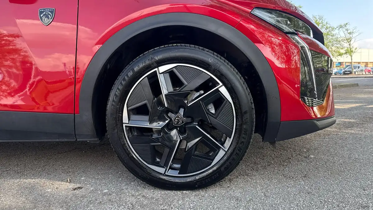 2023-peugeot-408-12-puretech-gt-130ps-ss-eat8-big-14