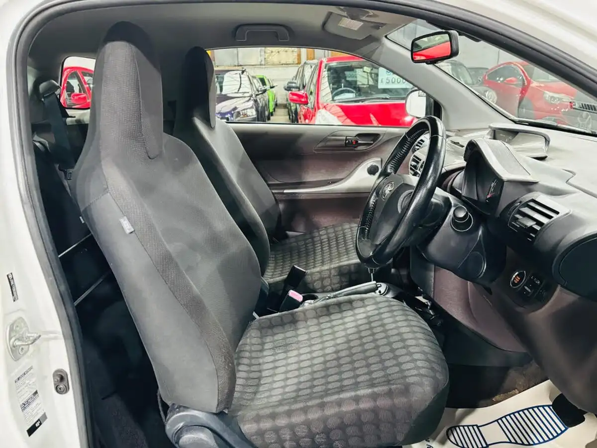 2009-toyota-iq-10-2-multidrive-big-11