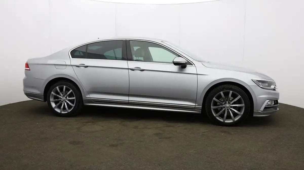 2019-volkswagen-passat-20tdi-r-line-150ps-scr-saloon-4d-big-43