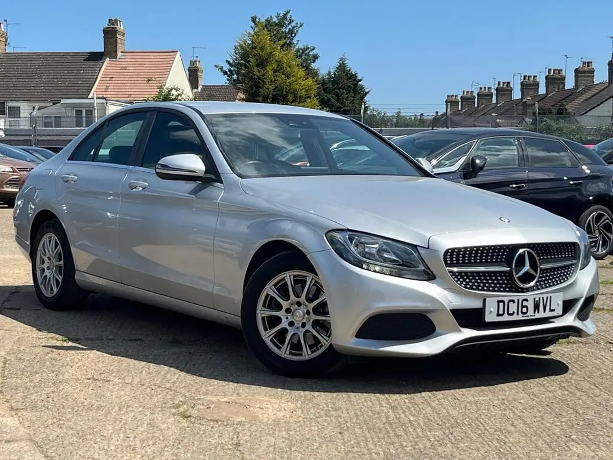 2016-mercedes-benz-c-class-21d-c220d-se-ss-saloon-4d-big-0