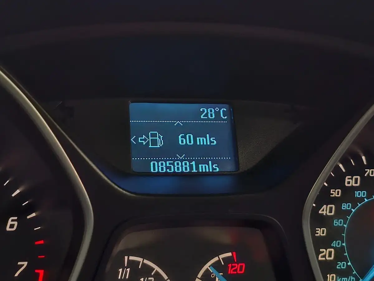 2012-ford-focus-10-zetec-125ps-hatchback-big-44