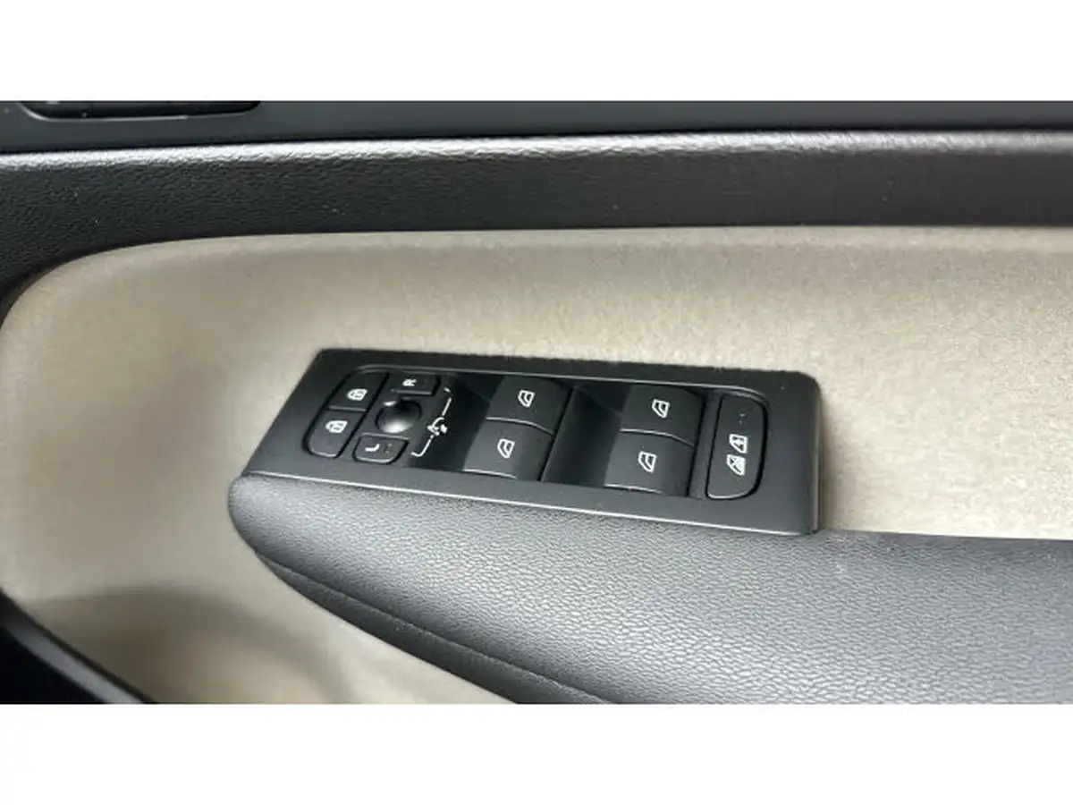 2023-volvo-xc40-20-b4-plus-awd-big-27