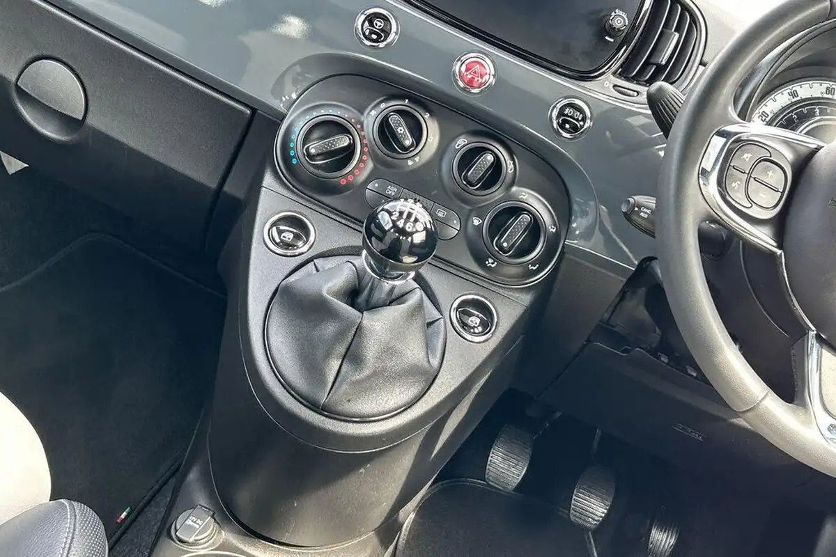2022-fiat-500-10-dolcevita-big-16