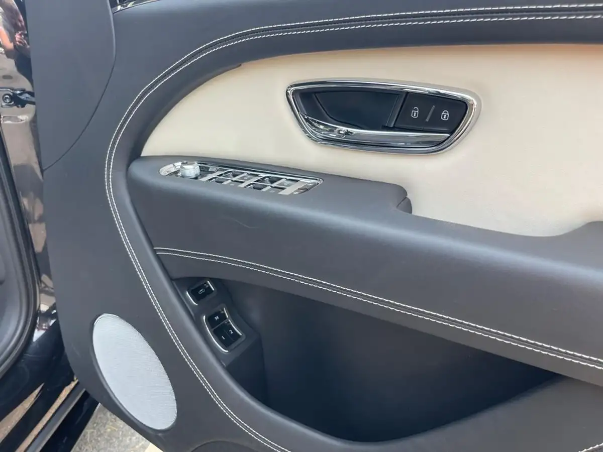 2023-bentley-bentayga-40-v8-s-big-26