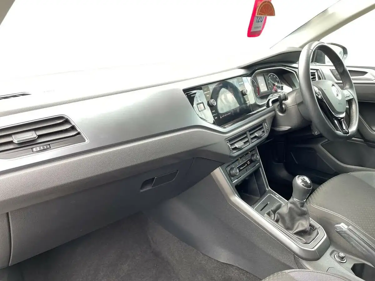 2021-volkswagen-polo-10-active-big-8