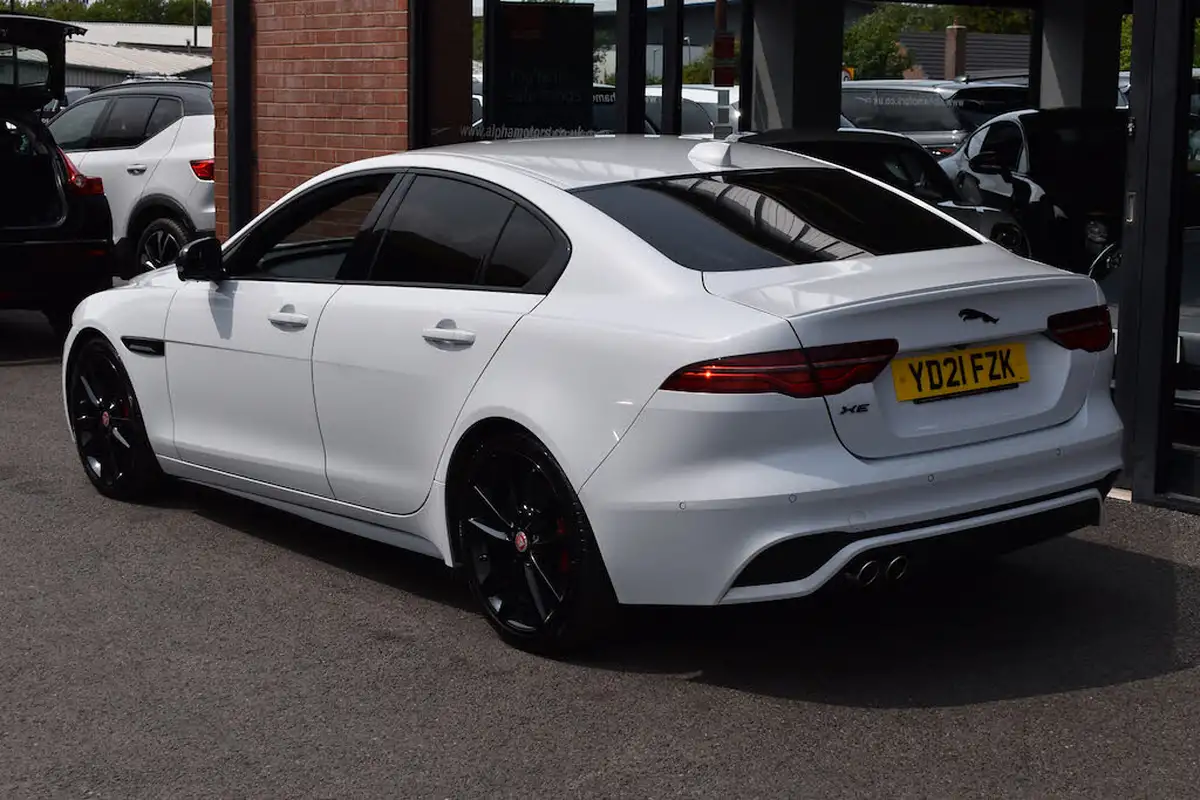 2021-jaguar-xe-20-d200-r-dynamic-black-big-17
