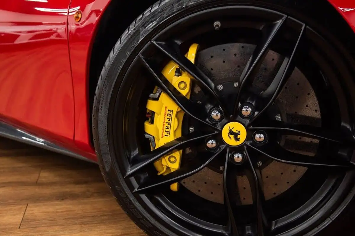 2017-ferrari-488-39-488-spider-big-5
