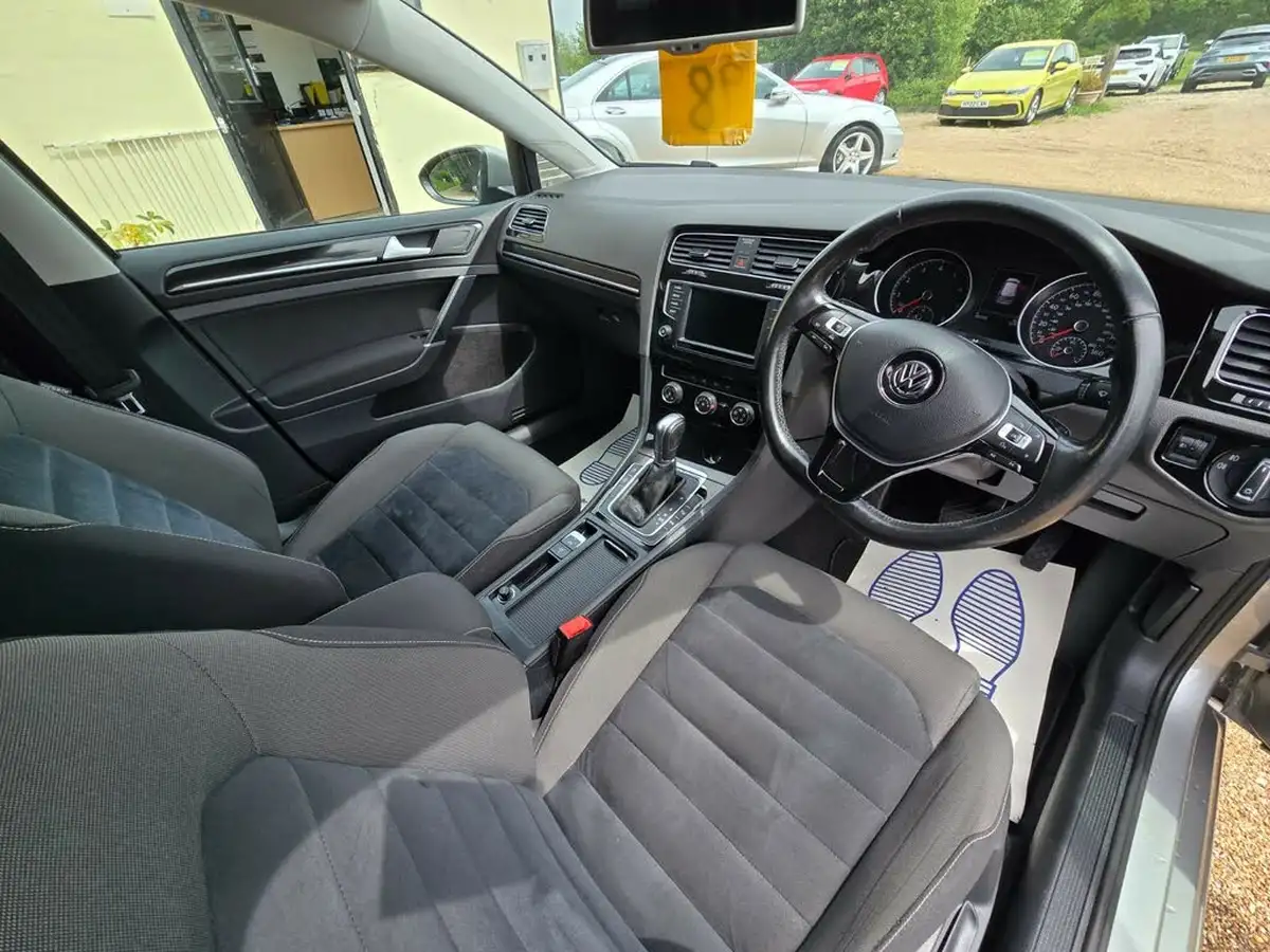 2016-volkswagen-golf-14-tsi-gt-actbmtss-hatchback-5d-dsg-big-16