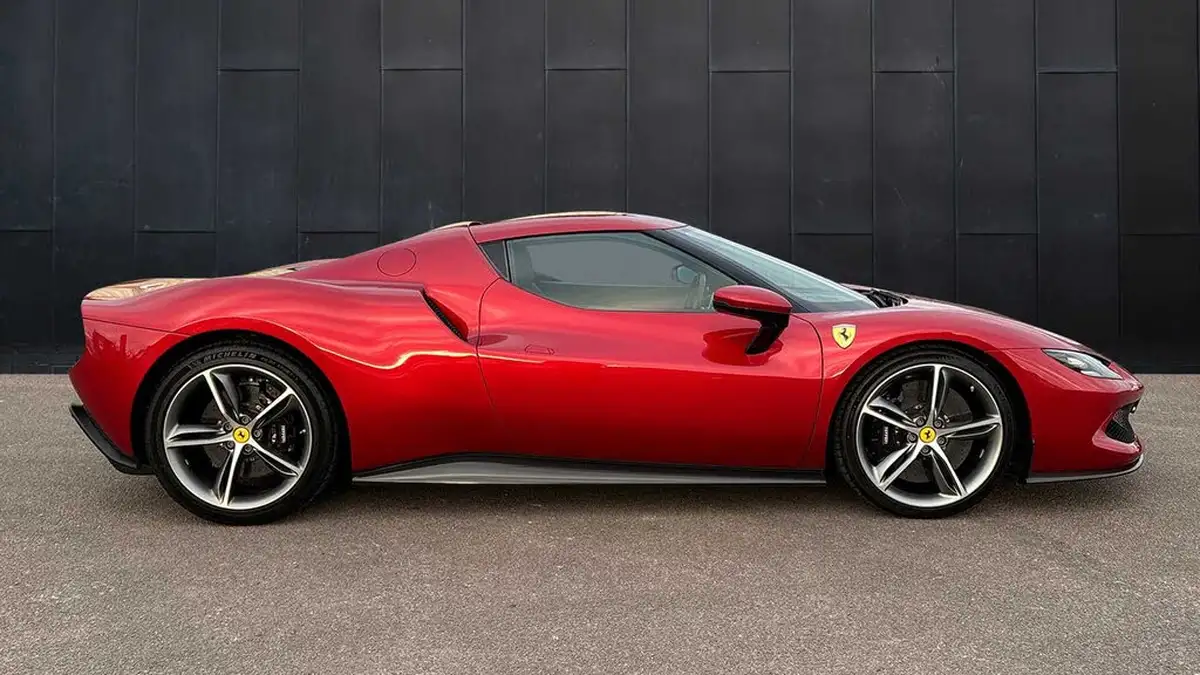 2022-ferrari-296-gtb-big-7