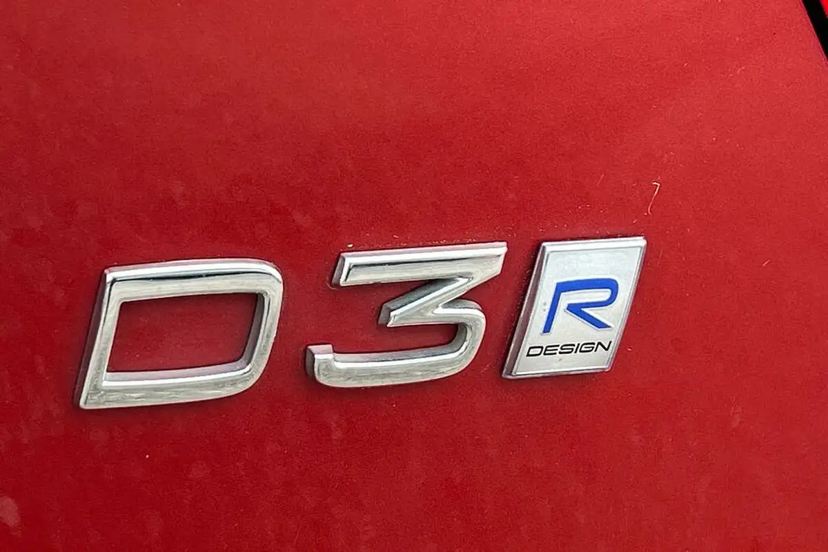2018-volvo-xc40-20td-d3-r-design-big-28