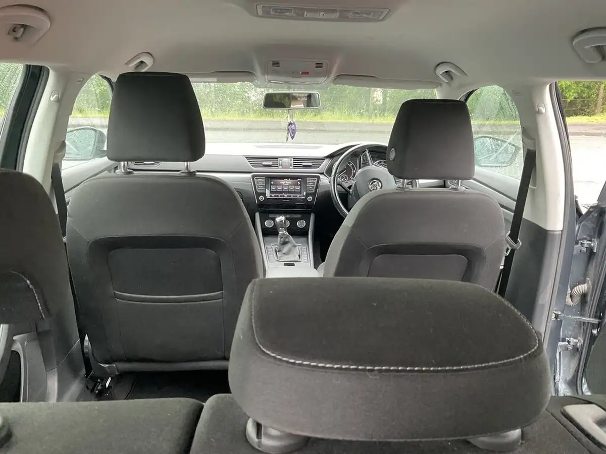2018-skoda-superb-16tdi-s-ss-estate-big-13