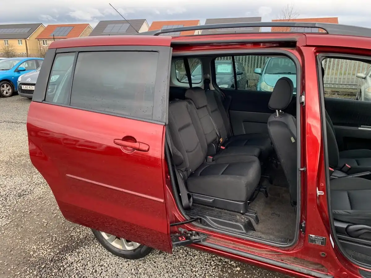 2010-mazda-mazda5-18-takara-big-10