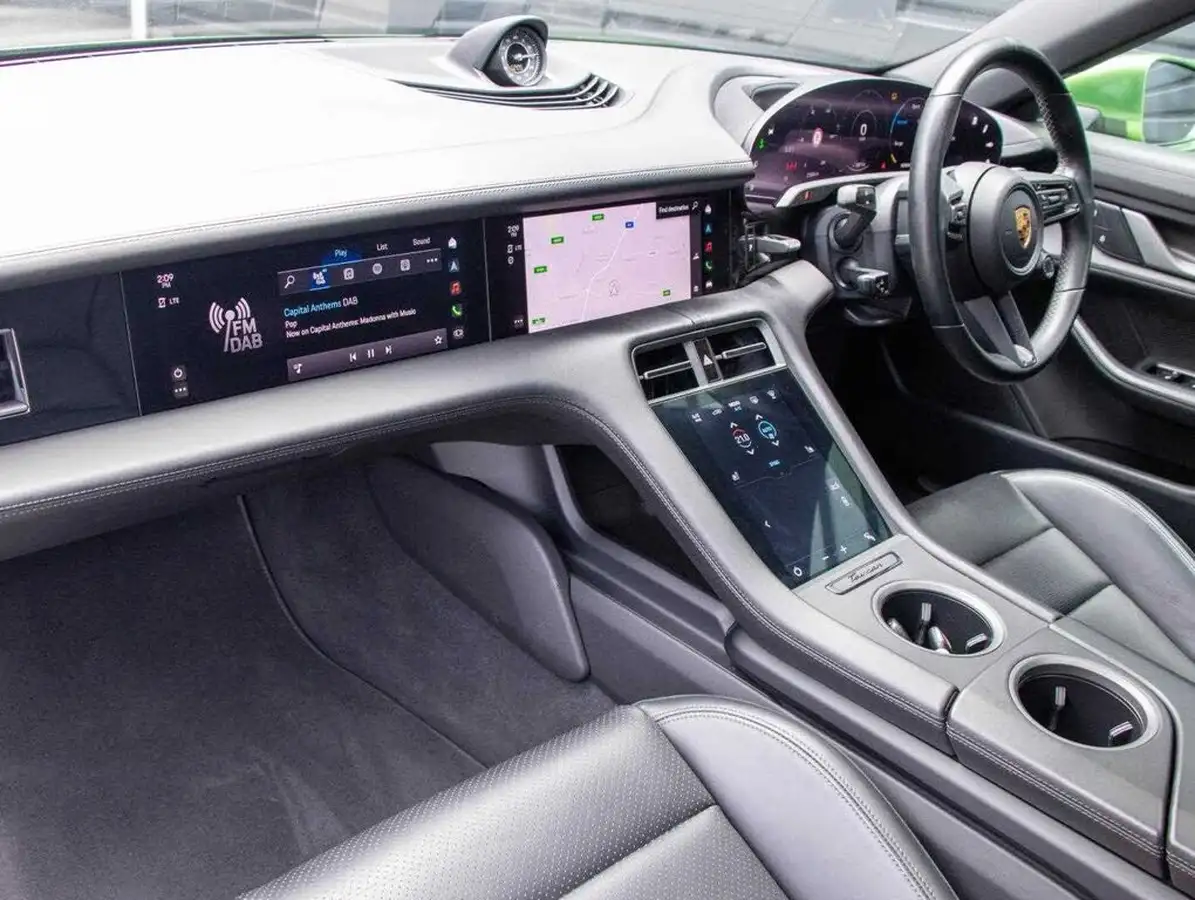 2022-porsche-taycan-e-4s-571ps-performance-battery-plus-big-9