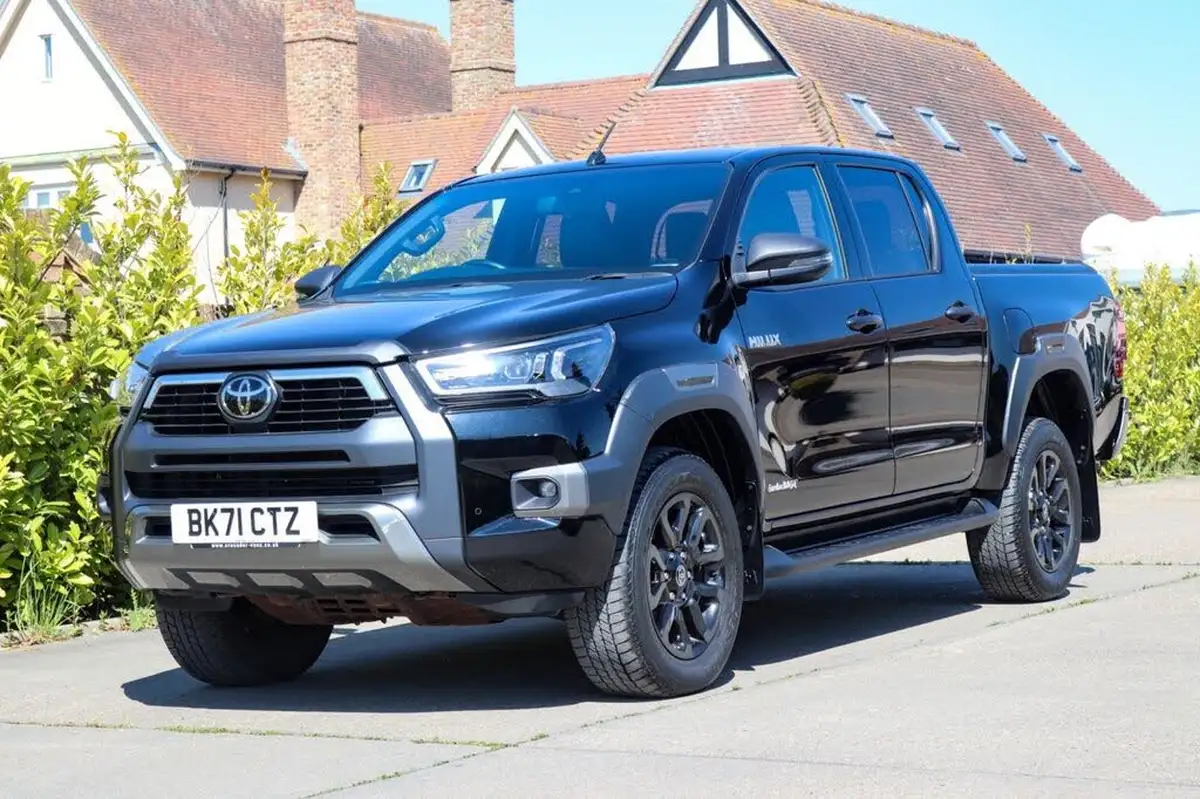 2021-toyota-hi-lux-28d-4d-invincible-x-at35-204hpeu6dt-e-big-3
