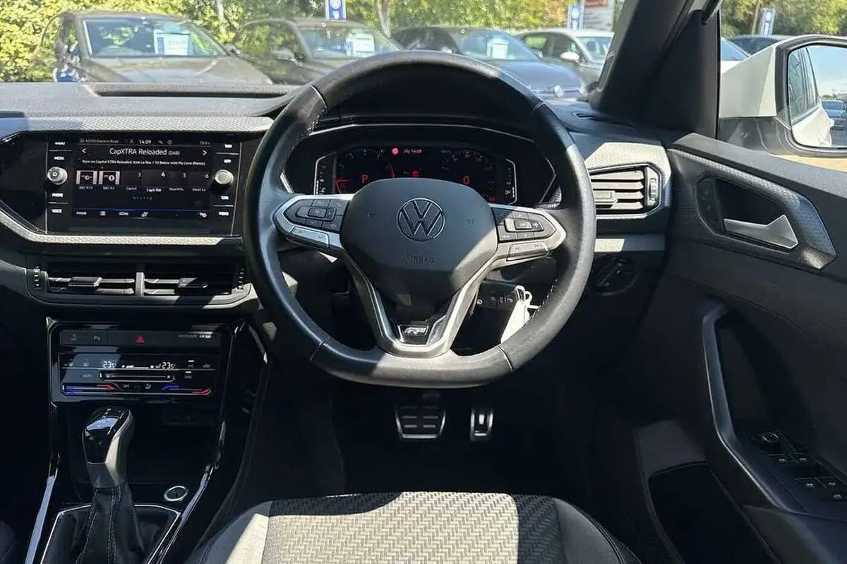 2022-volkswagen-t-cross-15-tsi-r-line-big-13