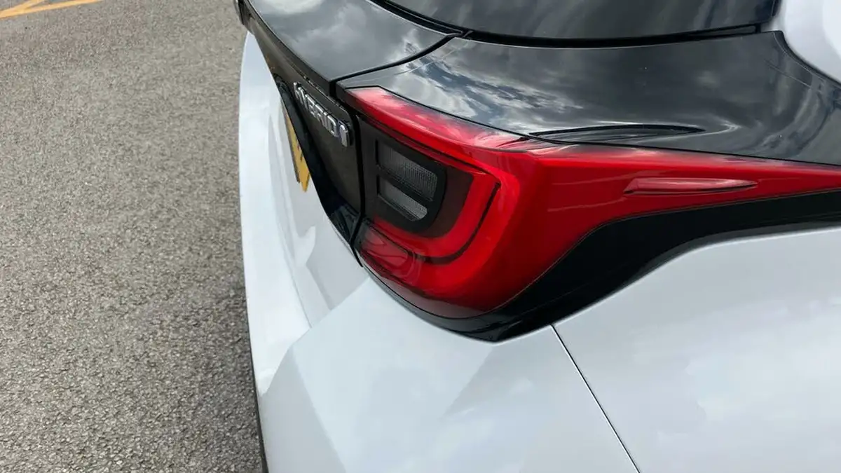 2021-toyota-yaris-15-vvt-i-design-big-33