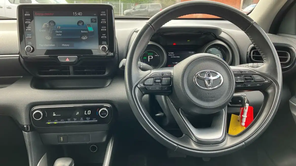 2021-toyota-yaris-15-vvt-i-design-big-5