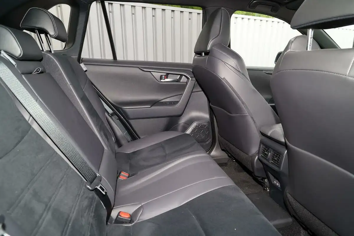 2024-toyota-rav4-25-vvt-i-gr-sport-302bhp-plug-in-big-12