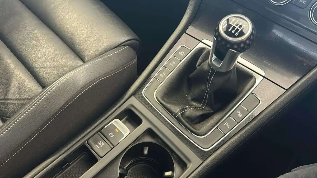 2014-volkswagen-golf-20tdi-gtd-bmt-5d-big-43