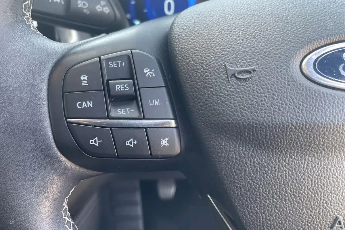 2022-ford-focus-10t-titanium-vignale-155ps-hybrid-mhev-hatchback-big-15