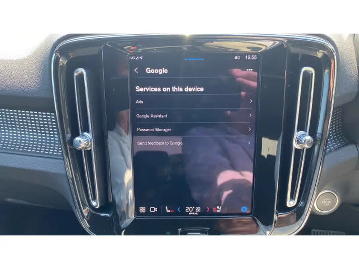 2024-volvo-xc40-20-b3-plus-big-38