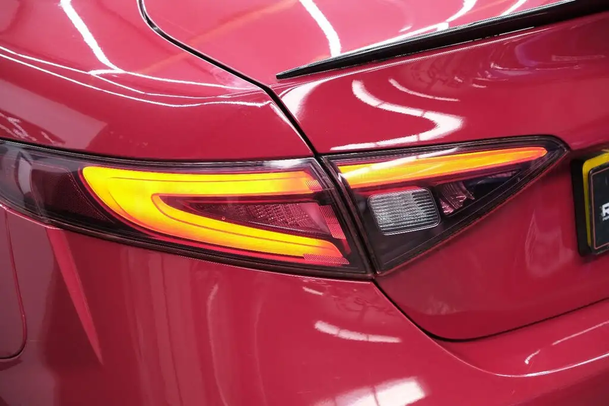 2017-alfa-romeo-giulia-20-veloce-big-72
