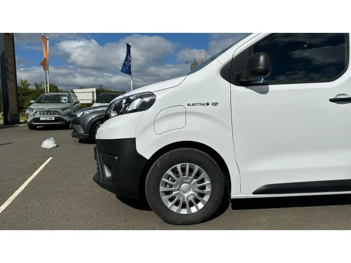 2024-toyota-proace-city-e-icon-l2-big-17