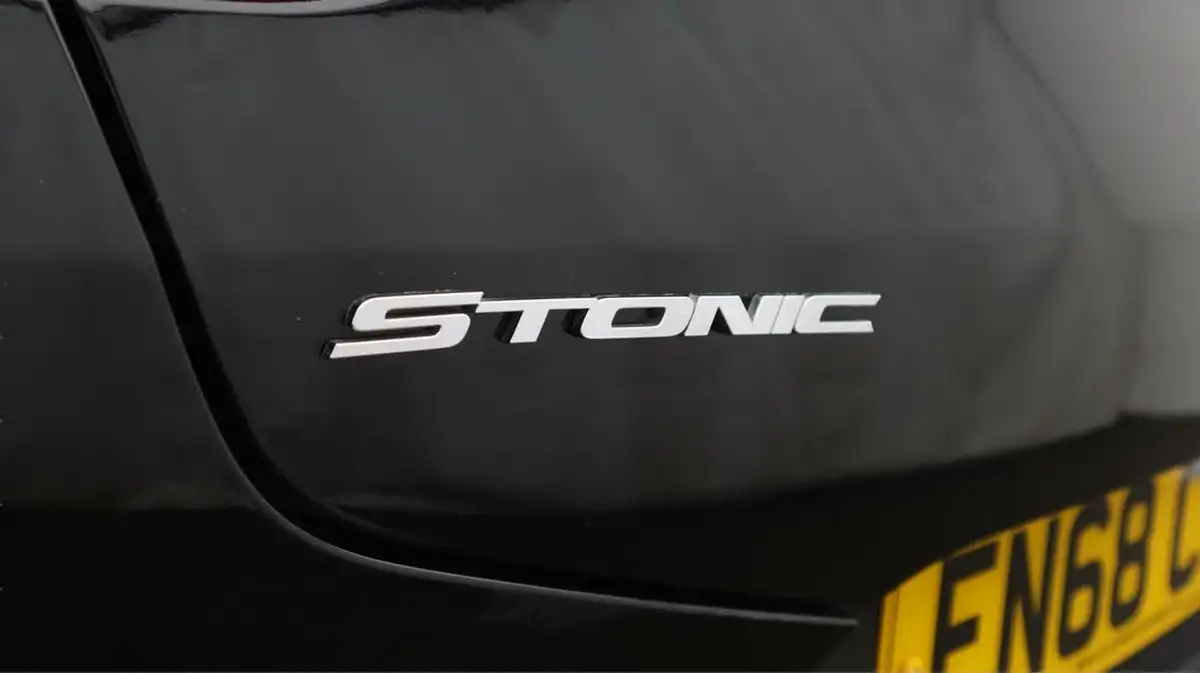 2018-kia-stonic-10-t-gdi-first-edition-big-20
