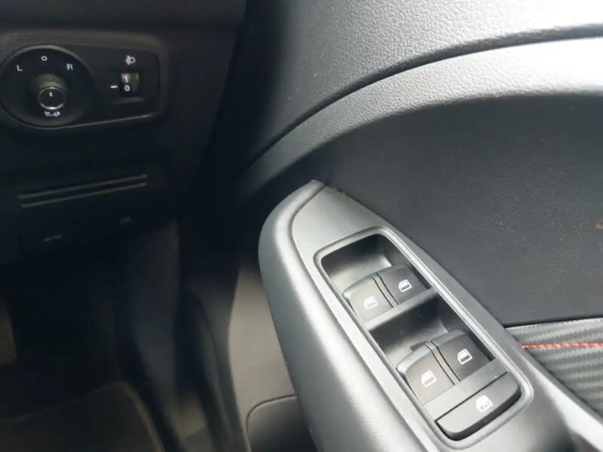 2023-mg-zs-suv-15-vti-tech-exclusive-big-15