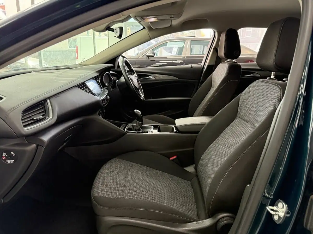 2017-vauxhall-insignia-grand-sport-16td-design-136ps-ecotec-big-13