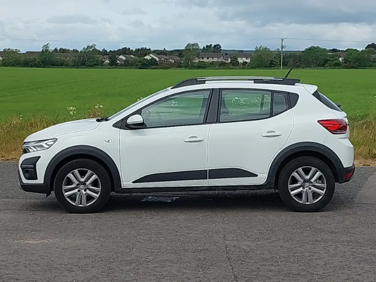 2022-dacia-sandero-stepway-10-tce-comfort-90bhp-big-3