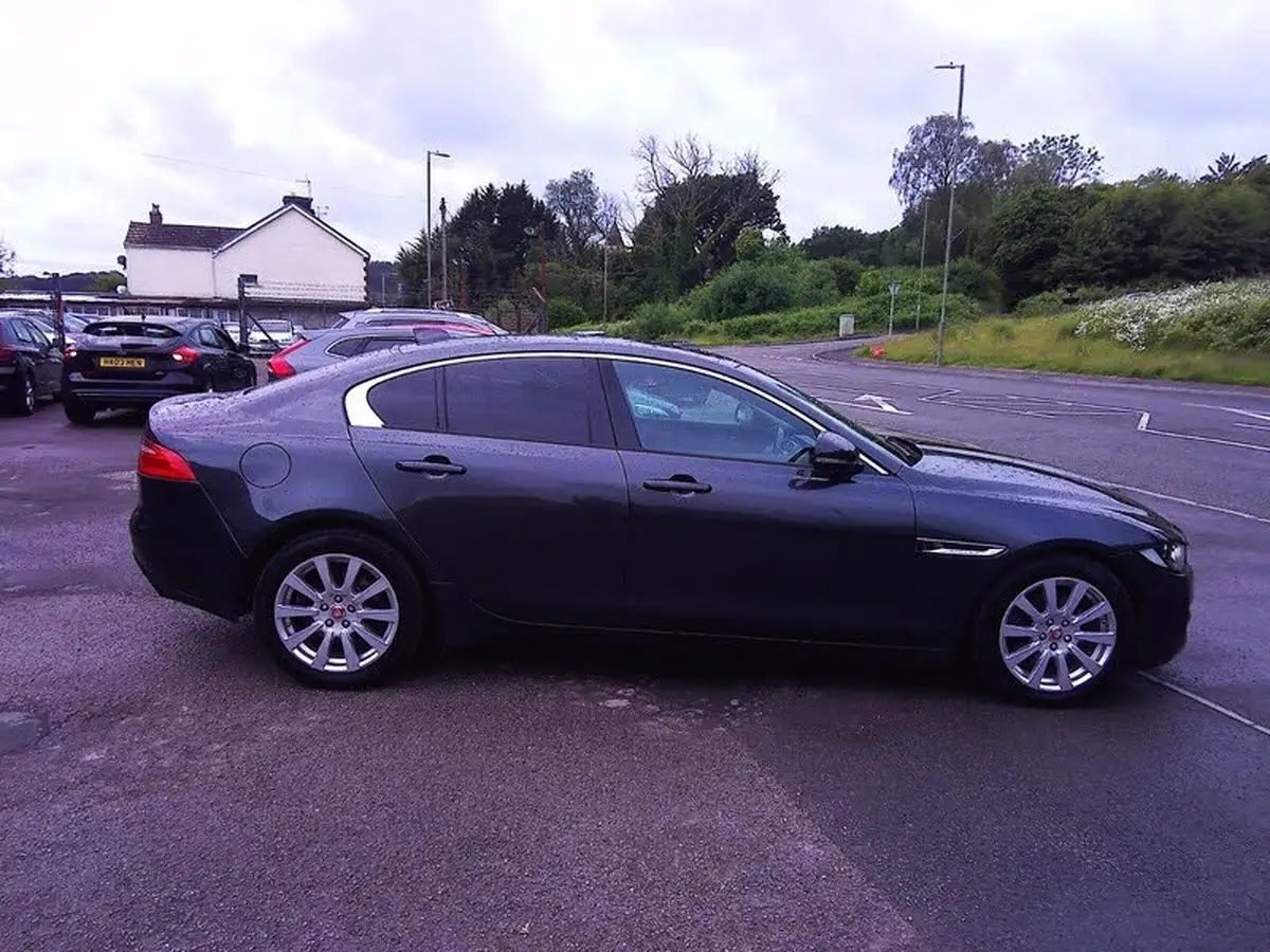 2016-jaguar-xe-20d-se-180ps-big-5