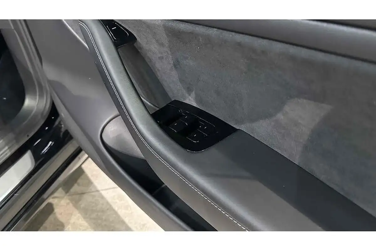 2020-tesla-model-3-e-long-range-big-37