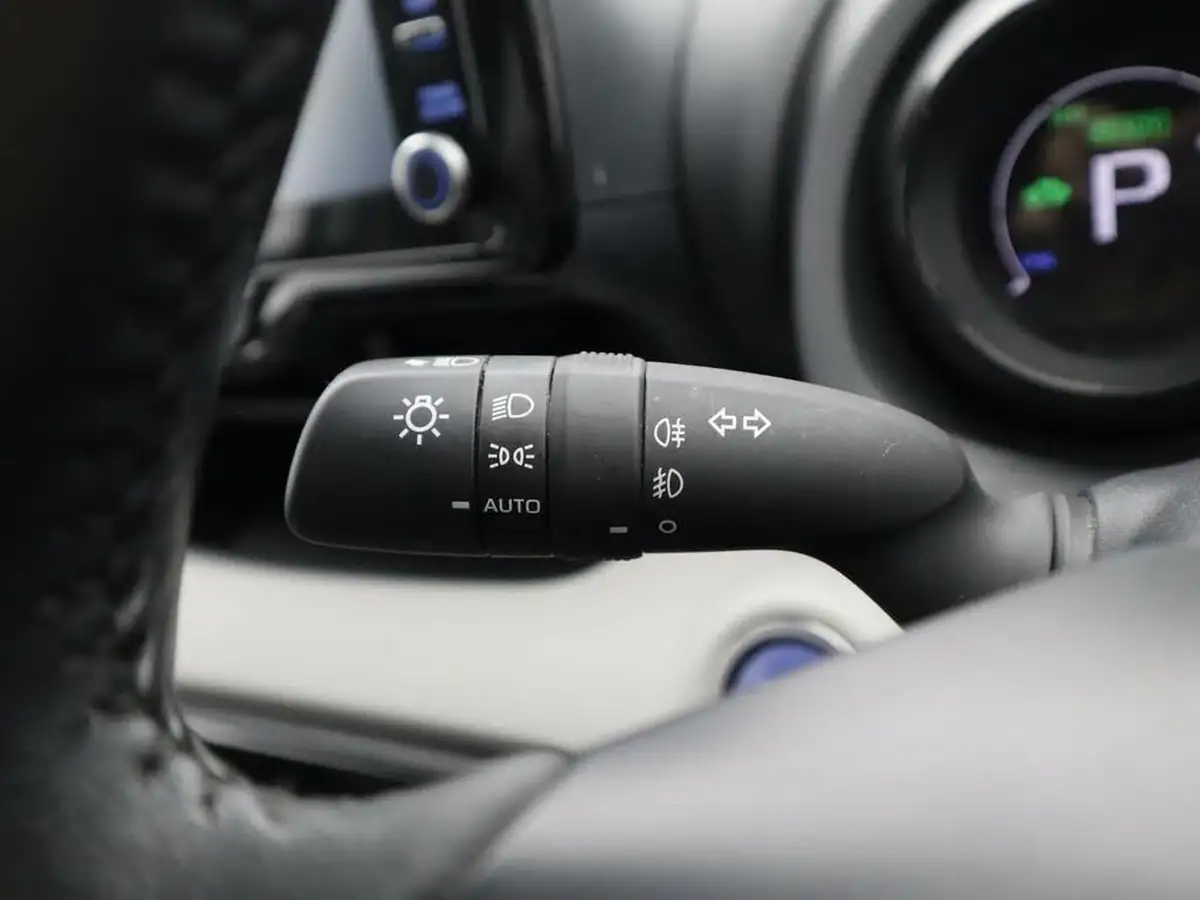 2022-toyota-yaris-15-vvt-i-excel-big-31