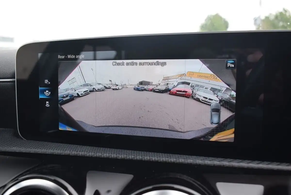 2019-mercedes-benz-a-class-15d-a180d-se-executive-7g-dct-big-14